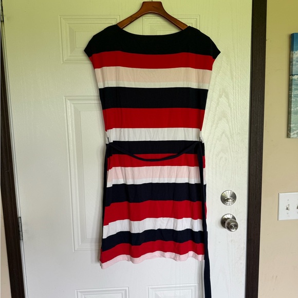2 for $15 sale: Tommy Hilfiger v-neck cap sleeve belted t-shirt shift dress - M - Picture 5 of 5
